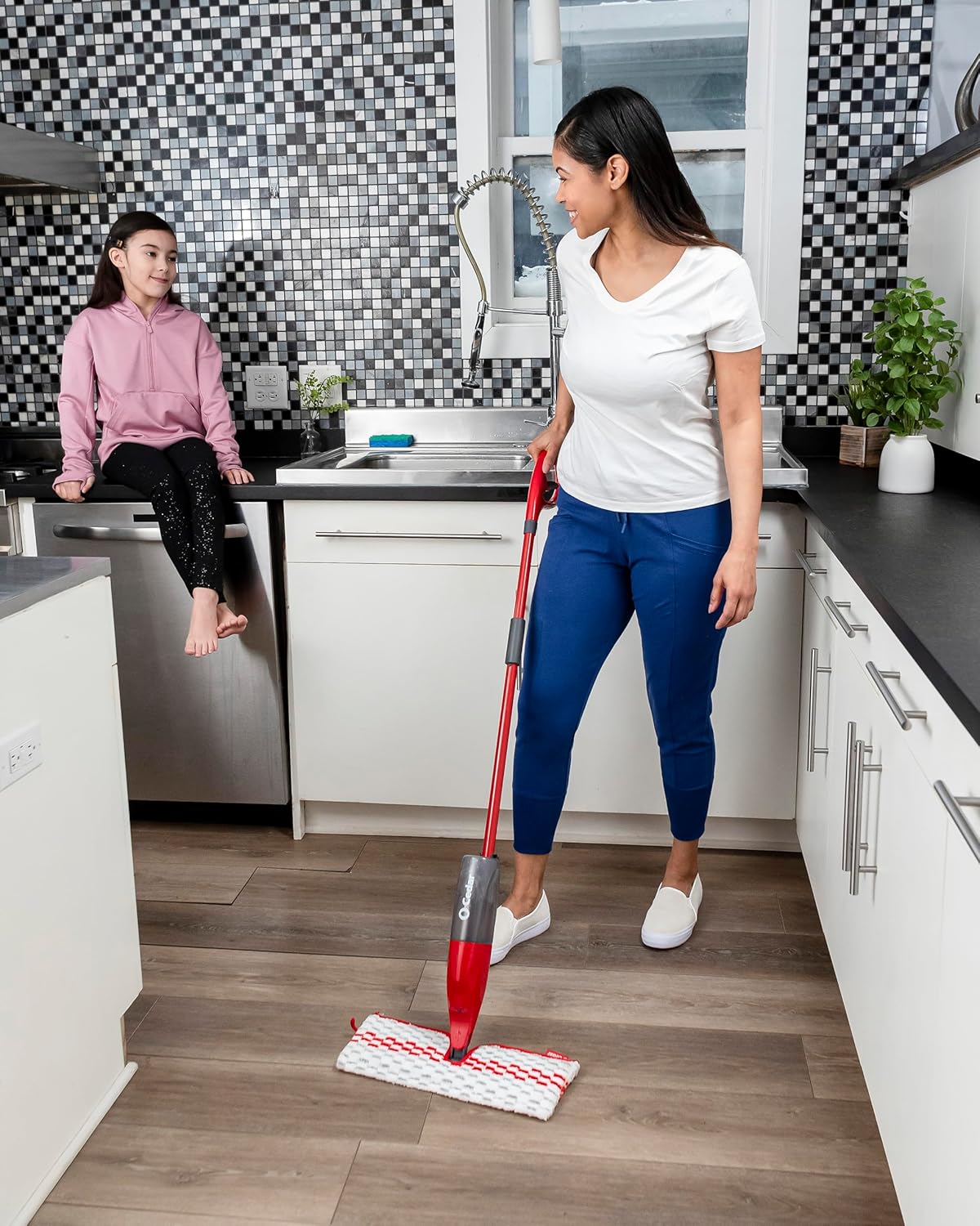 O-Cedar ProMist MAX Microfiber Spray Mop with 4 Refills O581